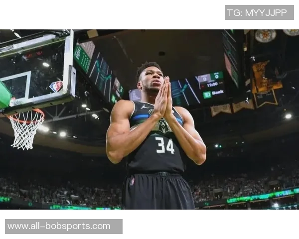 字母哥荣膺周最佳赛季前三战场均36分16板7助投篮命中率高达683